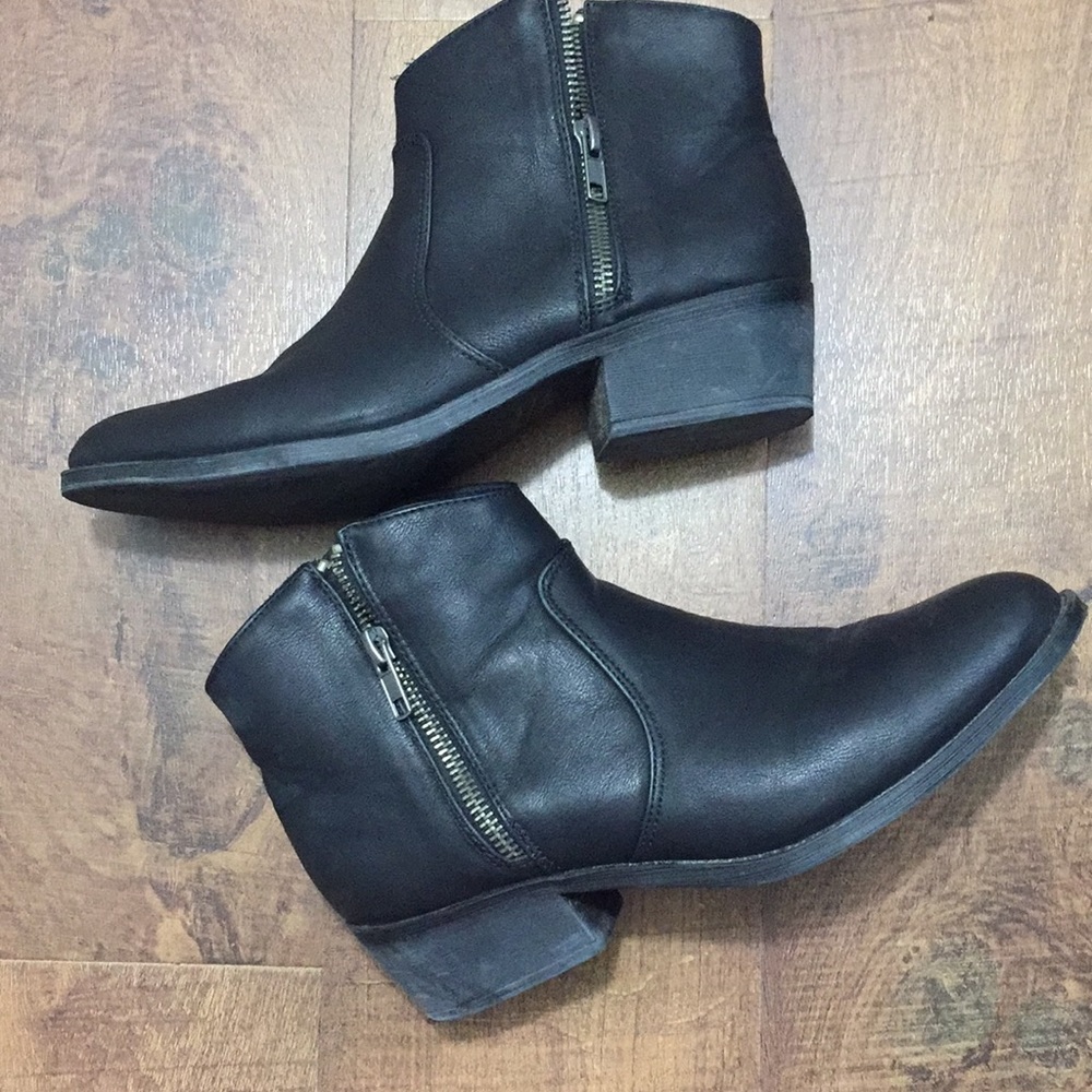 Forever 21 booties! 🖤🖤🖤